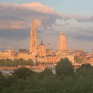 Linkerover- City Centre & Cathedral View Antwerp